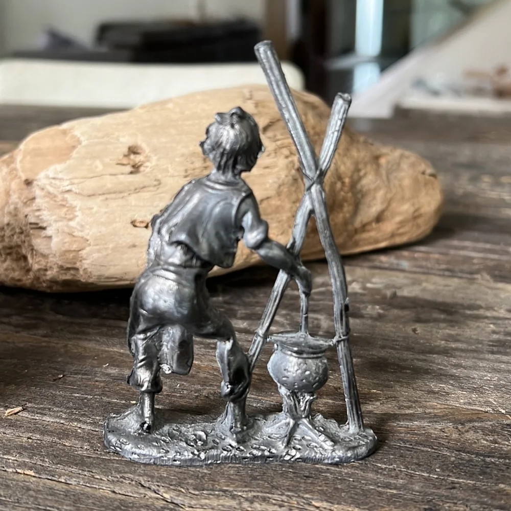 VINTAGE solid pewter fantasy figurine - 4” - Picture 3 of 9